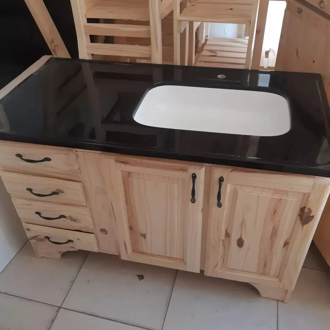 Cocina con mesada RAMPLAS instalada, 10