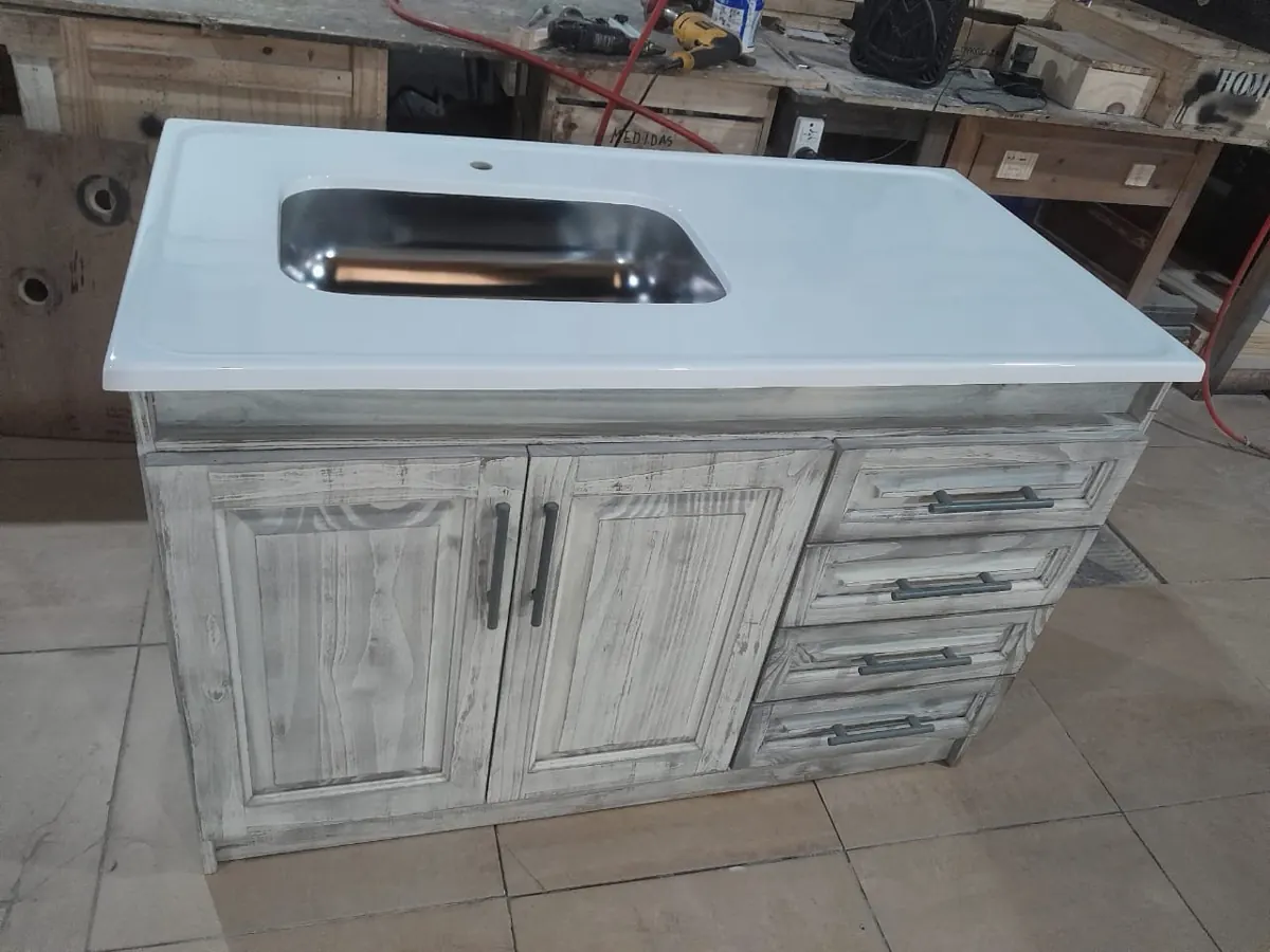 Cocina con mesada RAMPLAS instalada, 12