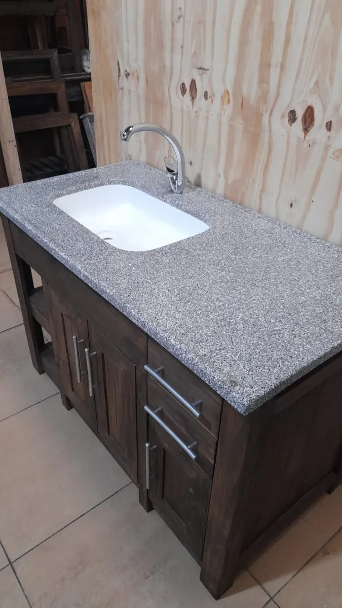 Cocina con mesada RAMPLAS instalada, 15